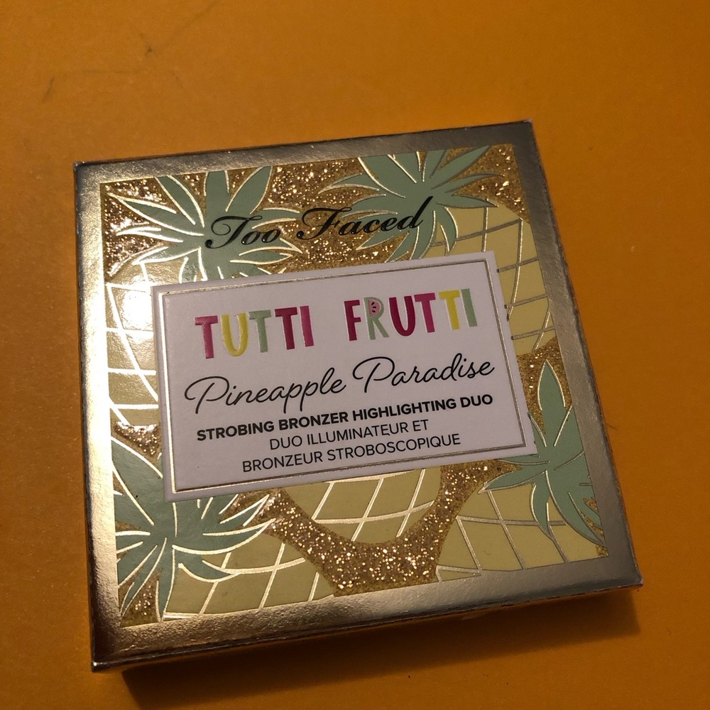 Too Faced - tutti fruiti pineapple paradise duo bronzer and highlighter